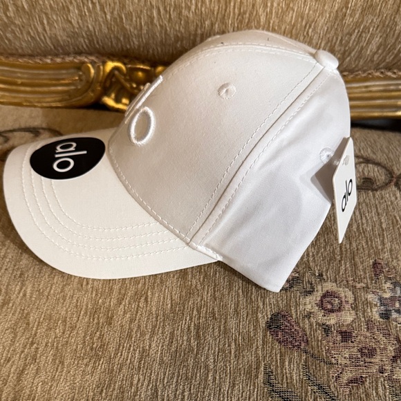 ALO Yoga Kids Classic White Hat - Picture 9 of 9